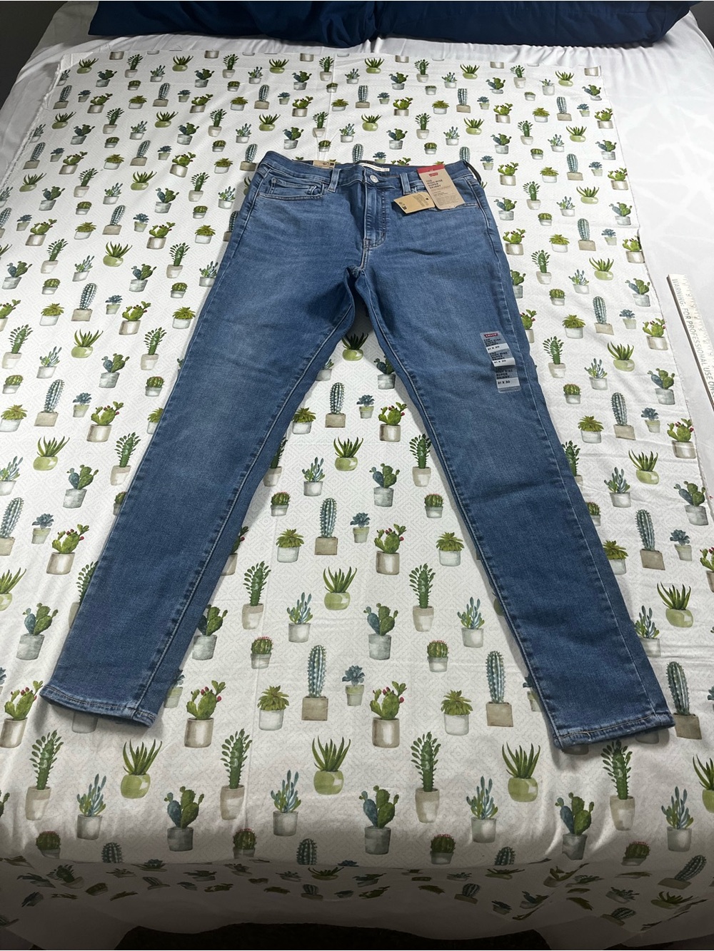 Levi’s 720 High-Rise Super Skinny Women’s Blue Jeans Red Tab Size 31X30 NWT